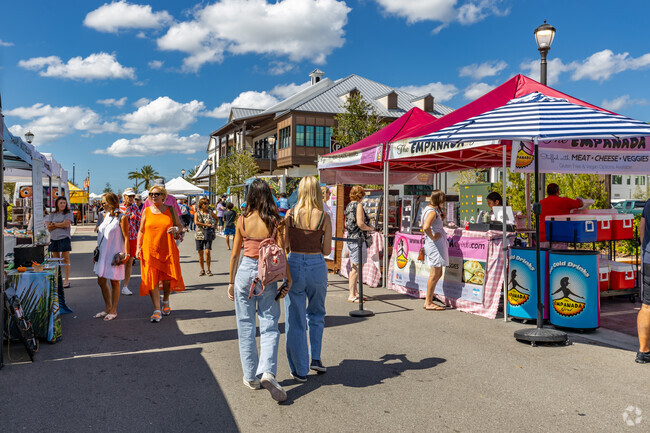 Sunday's Farmers Market at Waterside Place has lots of local vendors in Lakewood Ranch.