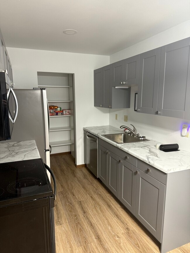 W170N11545 Armada Dr unit Armada, Germantown, WI 53022 - photo 3