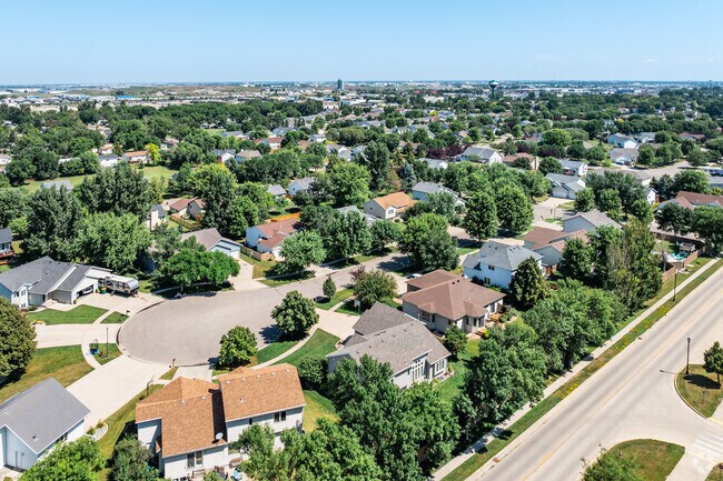 Sommerset features family-friendly neighborhood communities often built around cul-de-sacs.