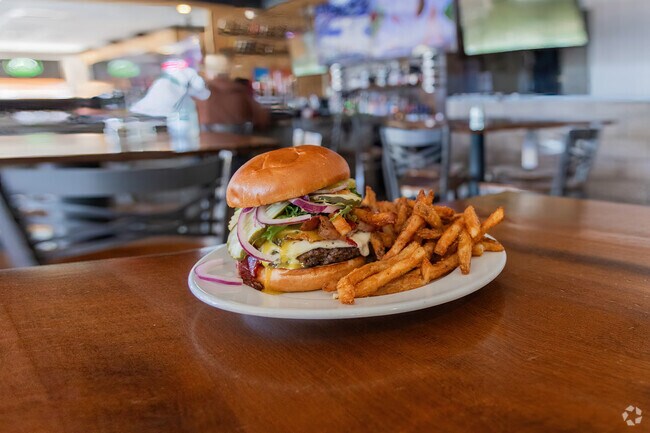 Brewers serves delicious hamburgers in Falls Ranch.