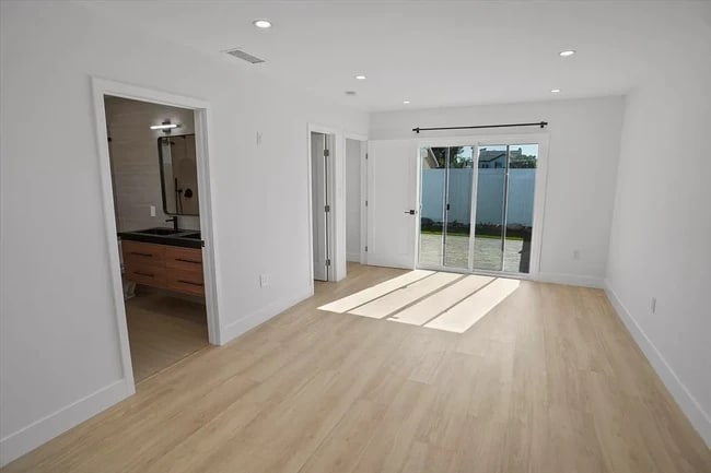 21330 Lemarsh St, Chatsworth, CA 91311 - photo 6