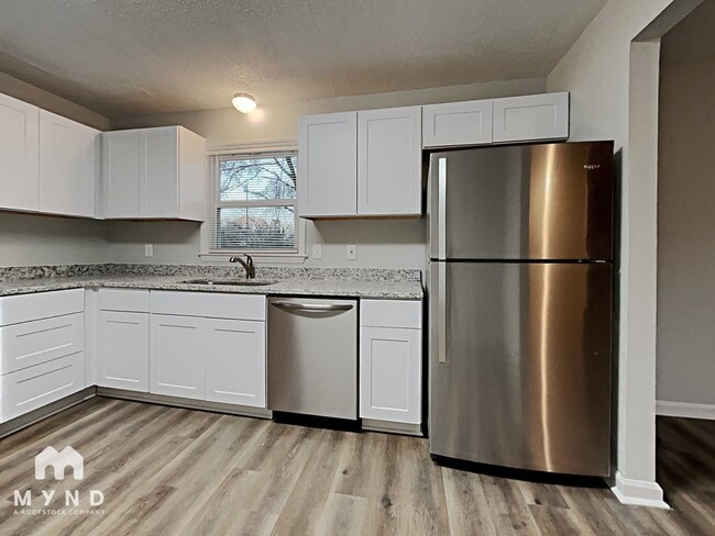 6600 Barrington Dr, Charlotte, NC 28215 - photo 4