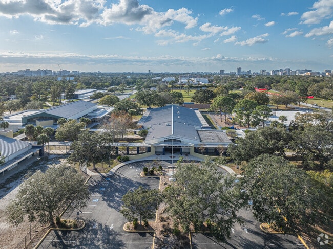 Niche gives Alta Vista Elementary School an overall grade of B+.