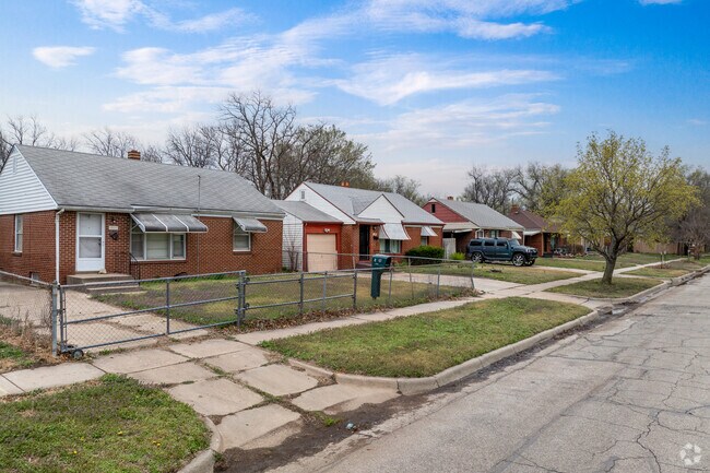 Power has several trails and sidewalks throughout the neighborhood.