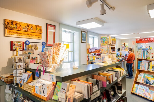 Bookends in downtown Warner, a cozy bookstore filled with charm, community & a love for reading.