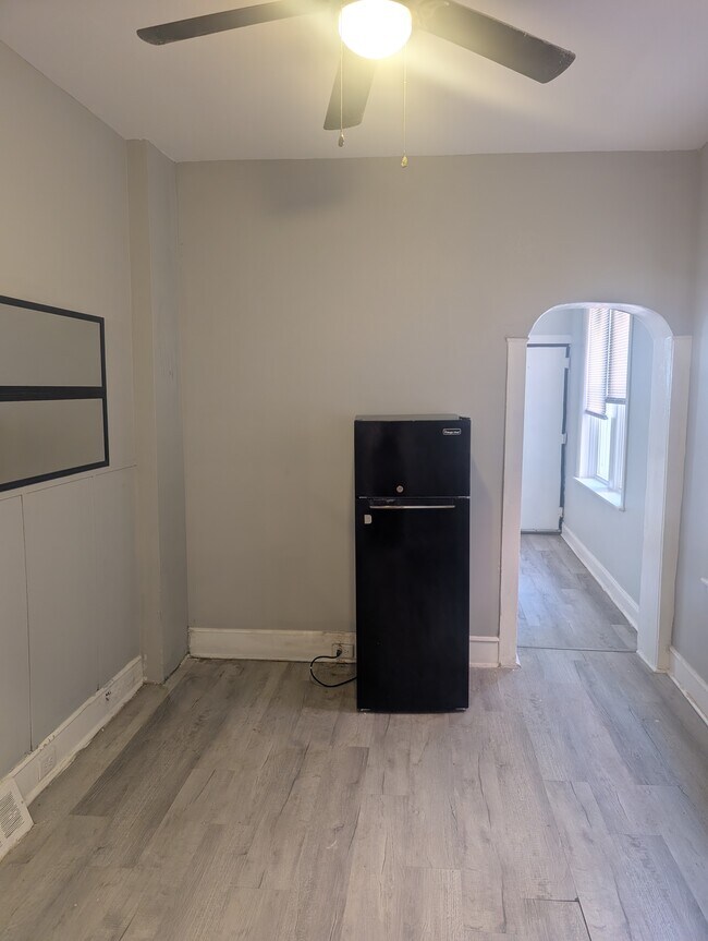 422 Viola St, Camden, NJ 08104 - photo 4