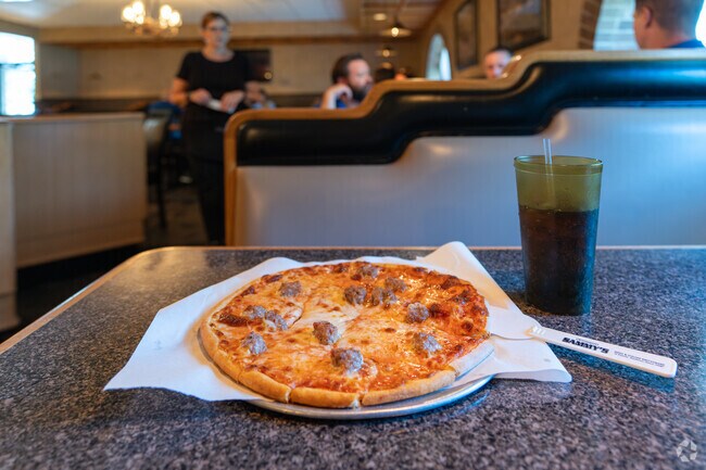 Sammy's is a family-friendly Italian restaurant offering pizza and other Italian fare.