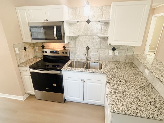 720 E Harbor Dr S, Saint Petersburg, FL 33705 - photo 4