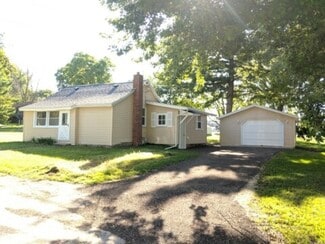 327 Taylor St, Pecatonica, IL 61063