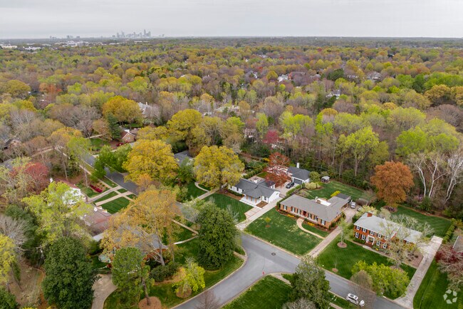 Mountainbrook is conveniently only a few miles from Uptown Charlotte.