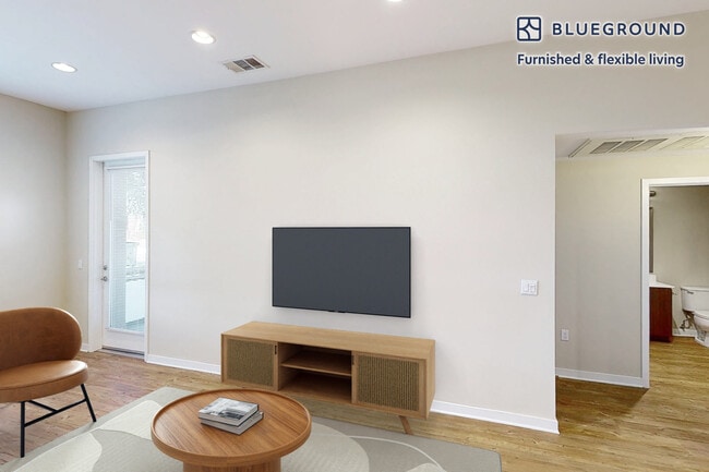 2777 Alton Pkwy unit FL3-ID10797A, Irvine, CA 92606 - photo 2