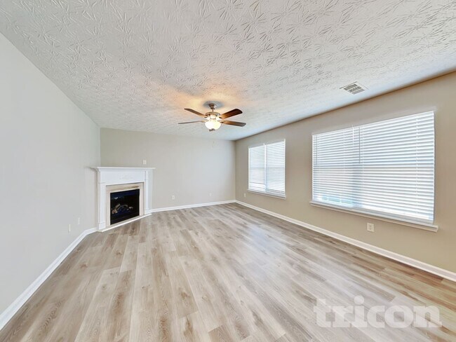 305 Sarasota Ln, Locust Grove, GA 30248 - photo 2