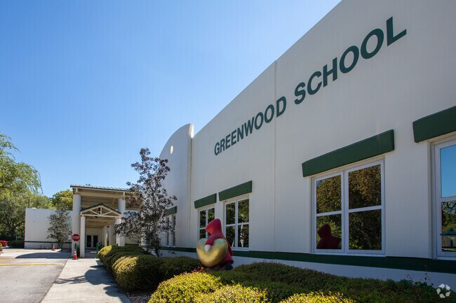 Welcome to the Greenwood School serving students in the Regency neighborhood.