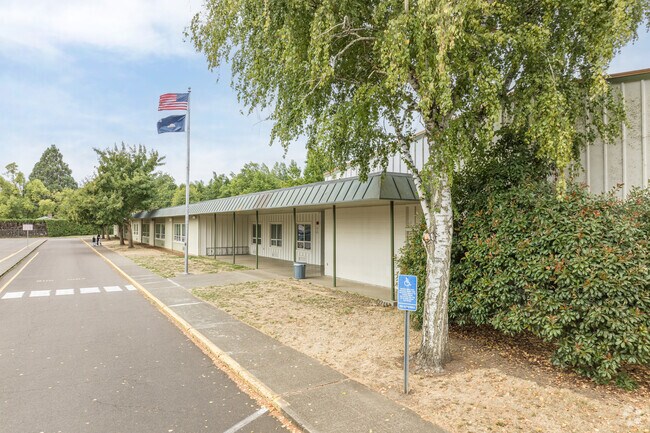 Hayesville Elementary School Serves the Hayesville Neighborhood in Salem, OR.