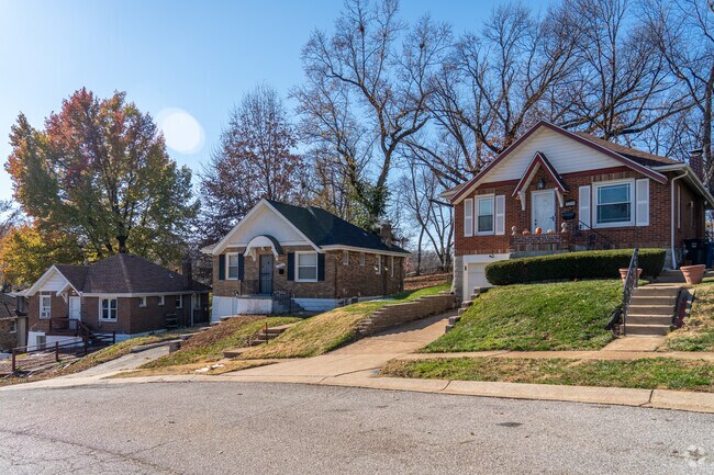 Rows and rows of cottages line the twisty streets of Bel-Ridge.