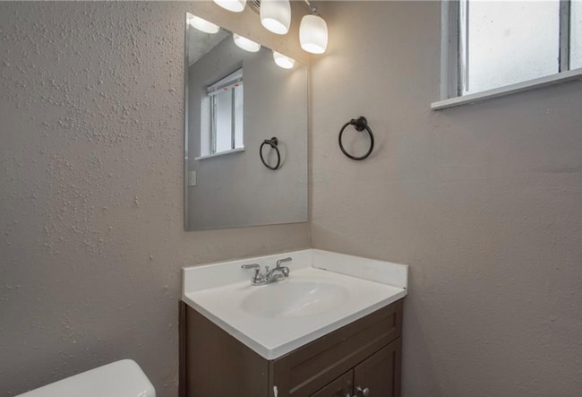 2501 Mission Hill Dr, Austin, TX 78741 - photo 7