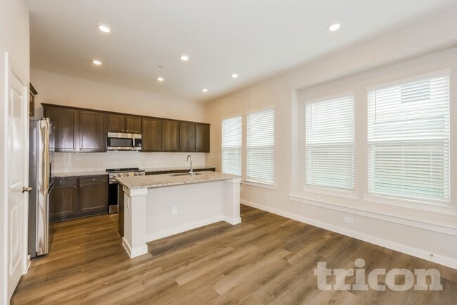 1110 Aylesbury Rd, Saginaw, TX 76179 - photo 4