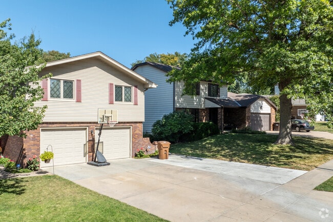 Fox Hollow is known for its stock of well-maintained mid-century era homes.