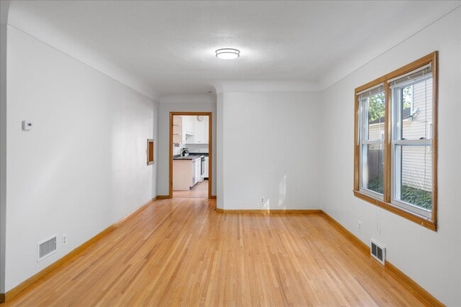 Dining/living room