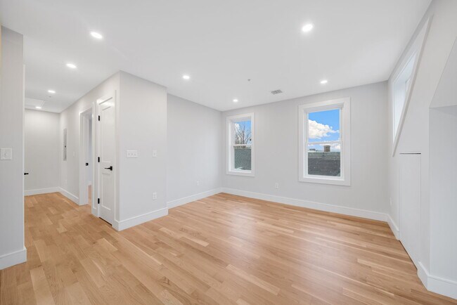 9 Wenham St unit 4, Boston, MA 02130 - photo 6