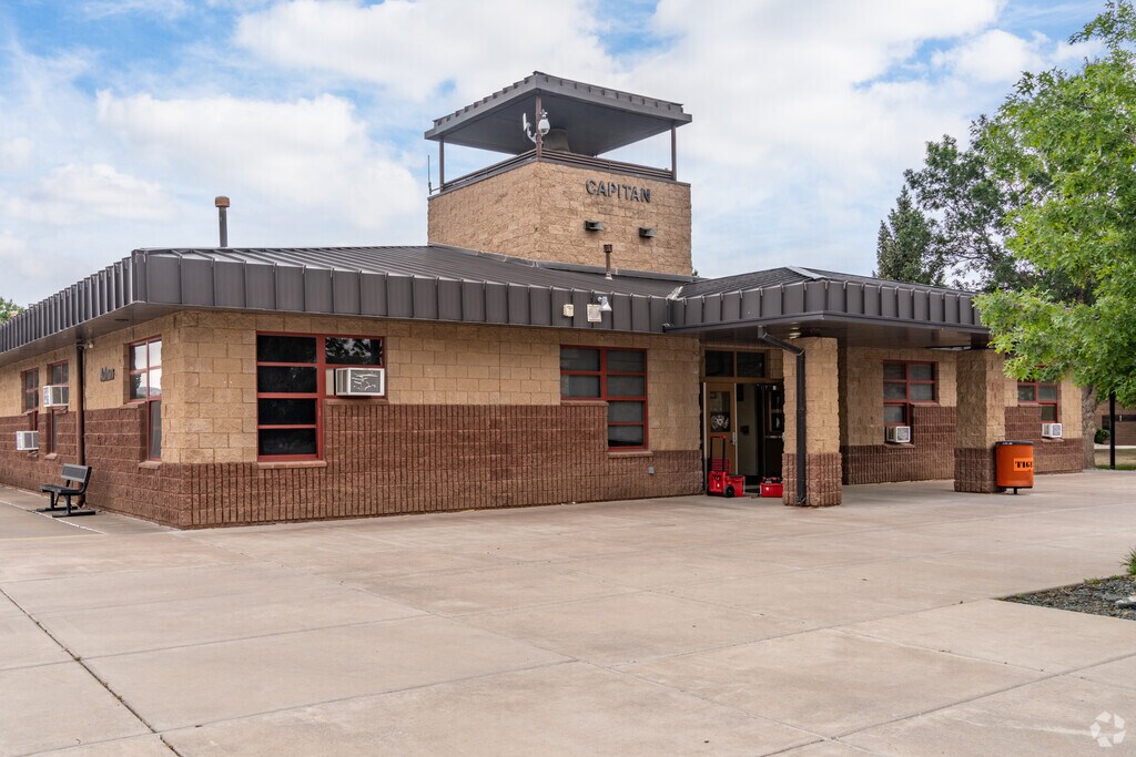 Capitan High School scores a B plus on Niche.
