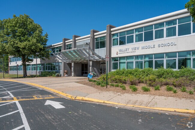 Valley View Middle has a student teacher ratio of 31 to 1.