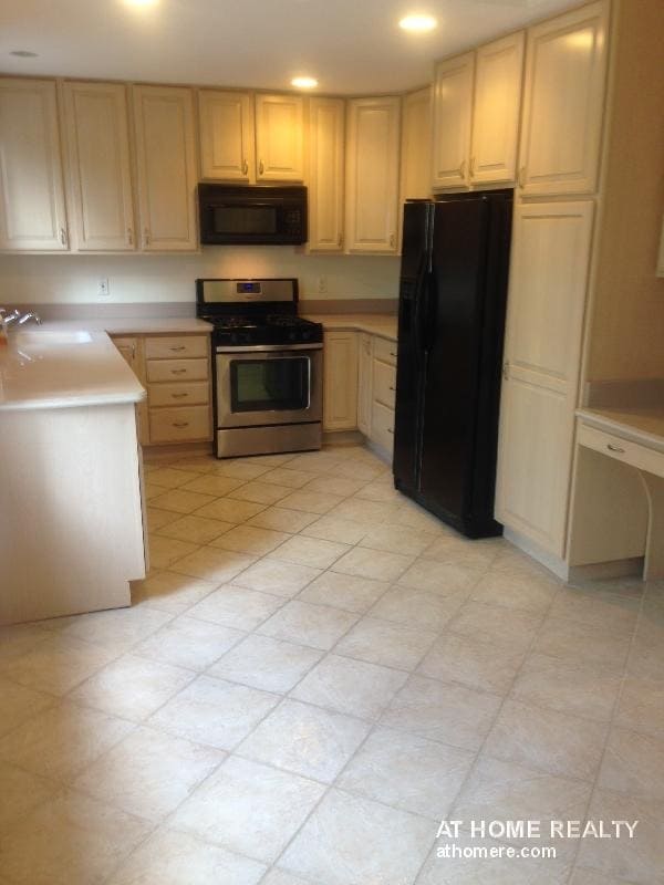 47 Algonquin Rd, Chestnut Hill, MA 02467