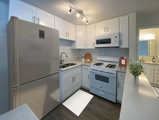 5464 Yarmouth Ave, Encino, CA 91316
