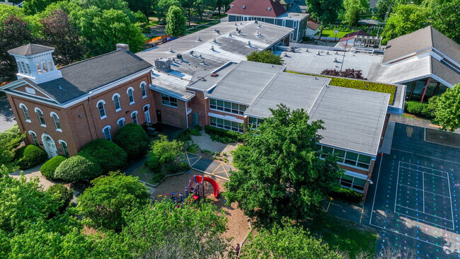 Lincoln Elementary School is close to many River Forest homes to make commuting easy.