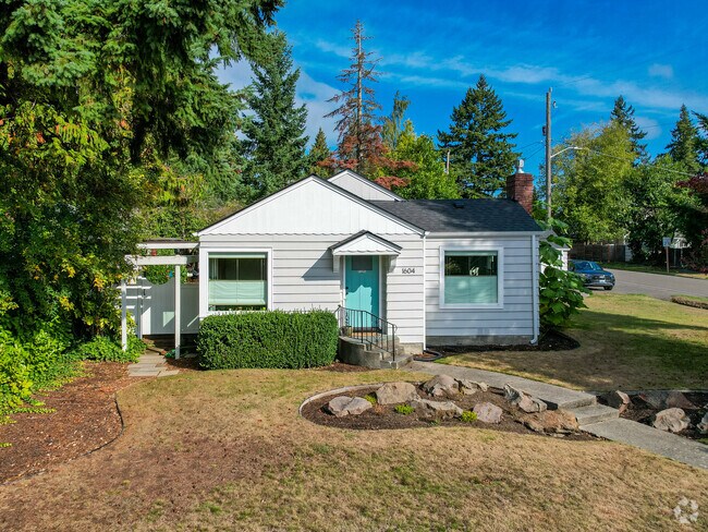 Bungalows are a common housing style in Lake Burien.