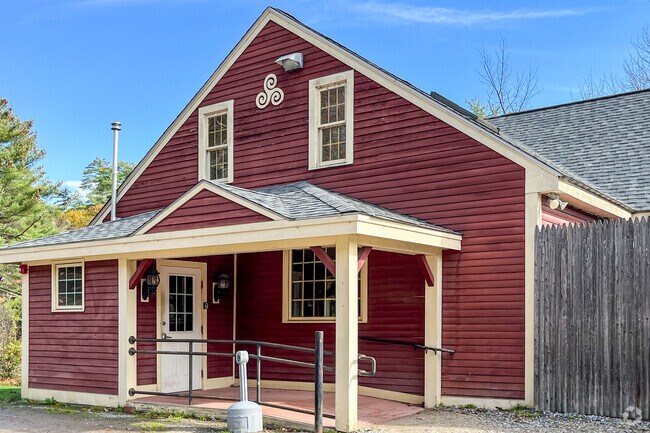 Molly's Tavern offers casual dining in the New Boston neighborhood.