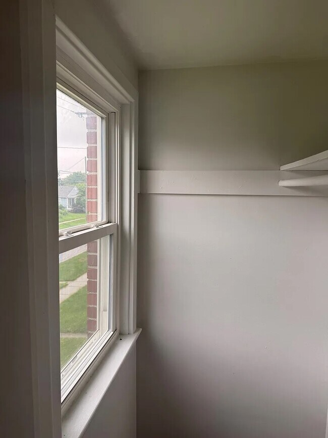 430 Oak St unit 430 Oak St. Upstairs, Marion, OH 43302 - photo 4