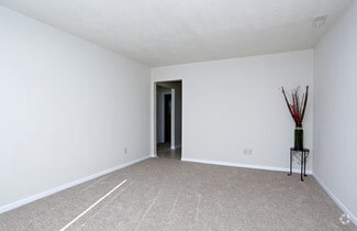 2 Aragona Blvd, Jacksonville, NC 28540