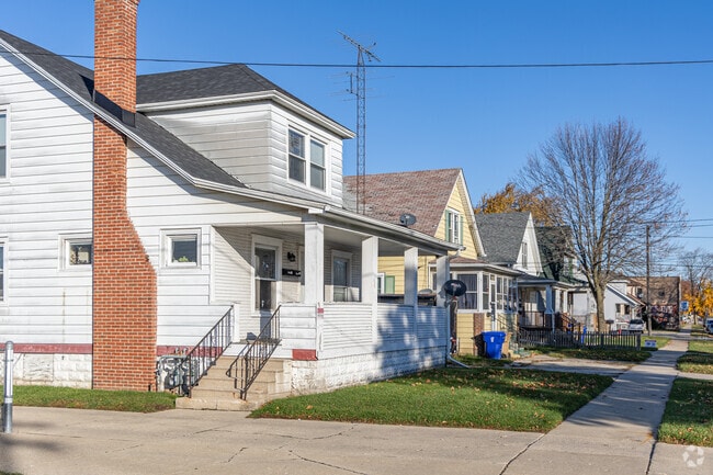 A lovely row of homes in the Washington neighborhood.