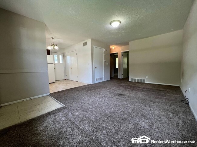 910 E Railroad Ave, Des Moines, IA 50309 - photo 4