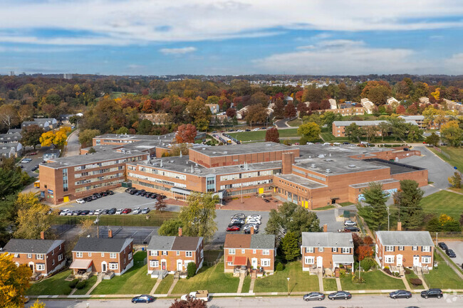 The student population at Reginald F Lewis High School is 577 students.