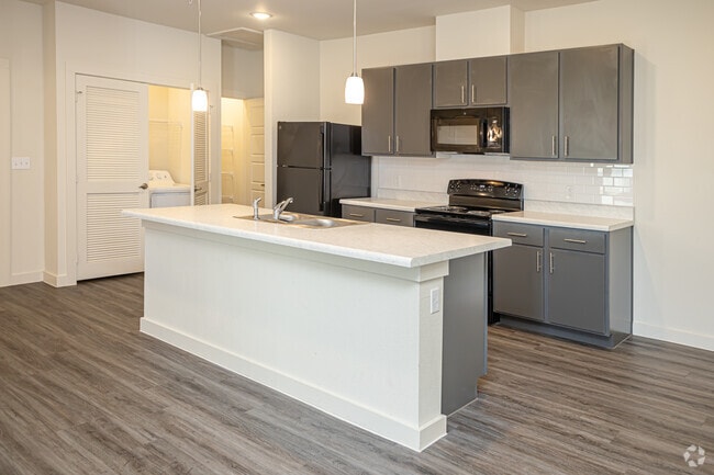 2BR, 2BA - 1,143SF