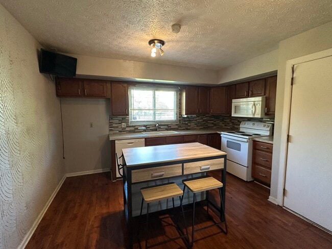 5531 Karl Rd, Columbus, OH 43229 - photo 3