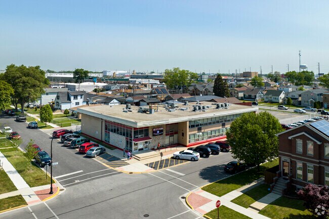 Stone Parks Grant primary school is located in the heart of neighborhood next to Francione Park.