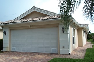 7606 Rozzini Ln, Naples, FL 34114