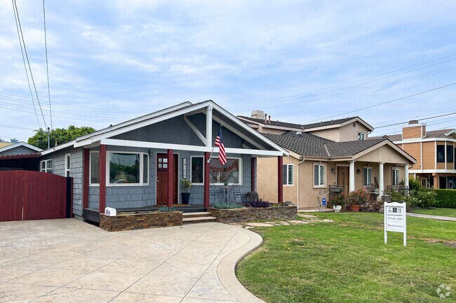 Craftsman cottage with wide front yard in Walteria.