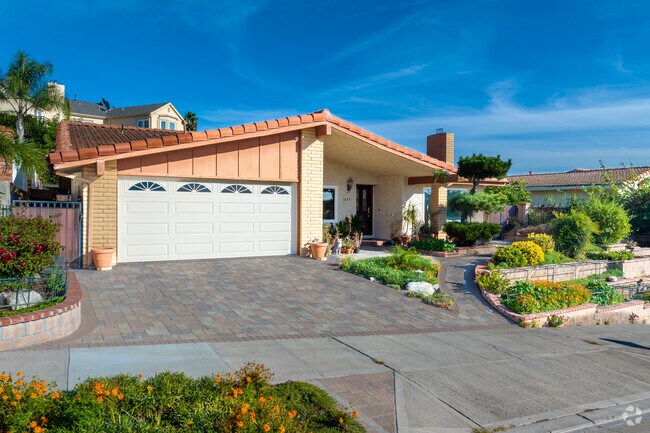 Tasteful landscaping and open lawns are common in Burbank.