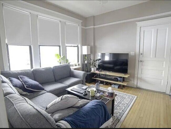 2117 N Kedzie Blvd unit 3R, Chicago, IL 60647 - photo 3