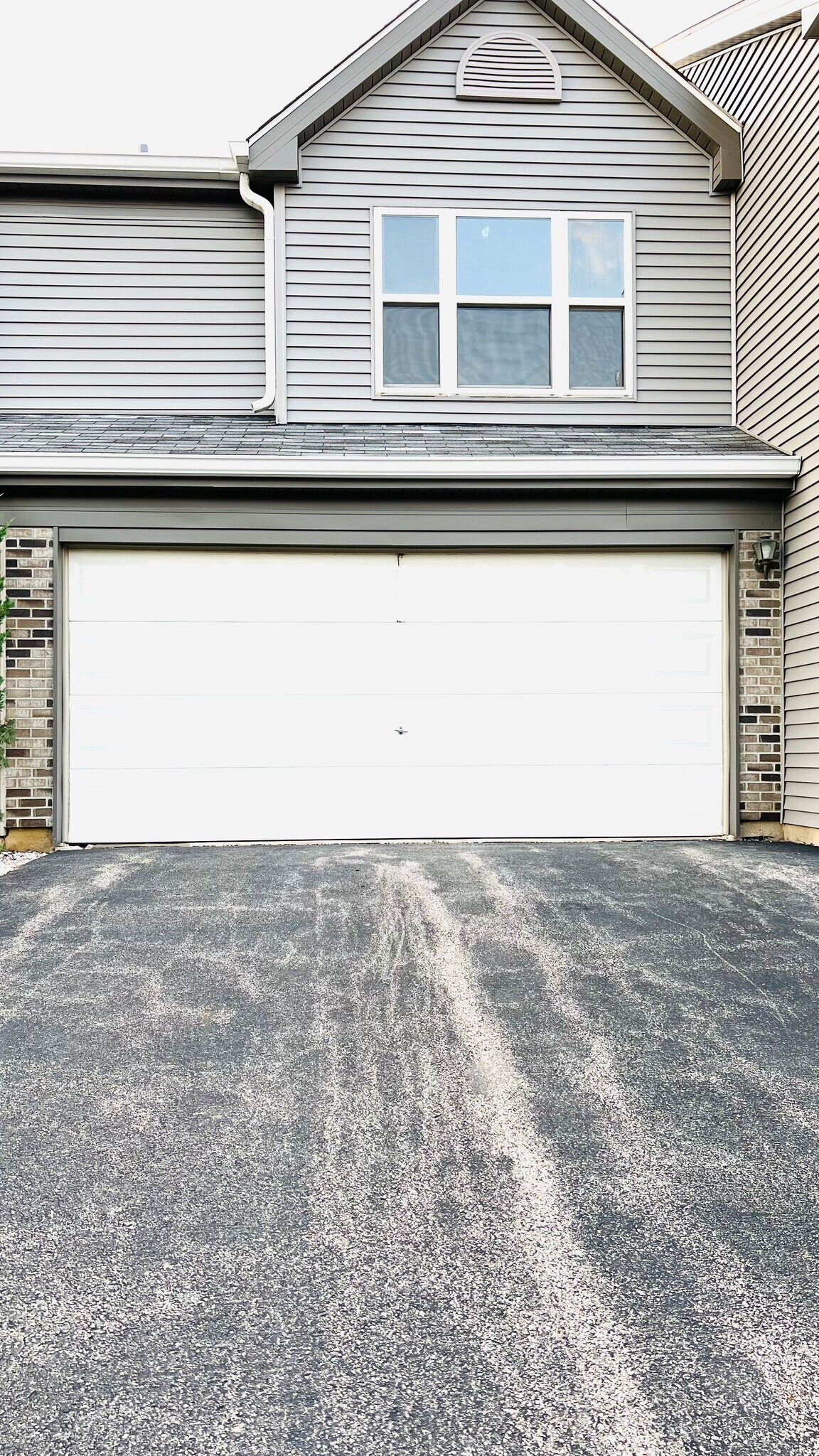 722 E Whispering Oaks Dr, Palatine, IL 60074 - photo 1