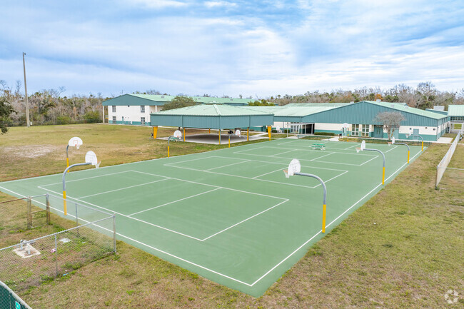 Students enjoy outdoor play on the sports courts at Sunray Elementary School.