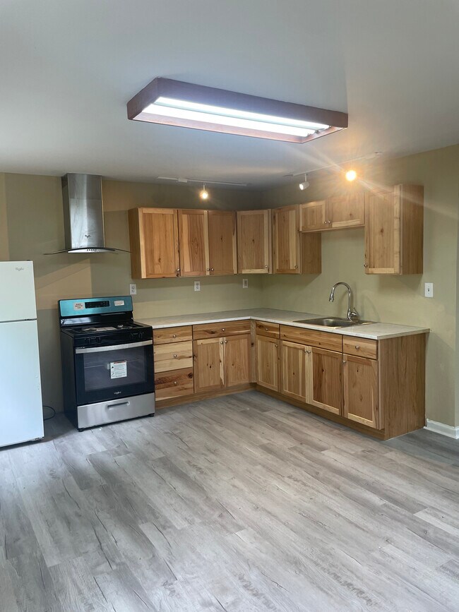 207 Gorham Ave, Mayfield, PA 18433