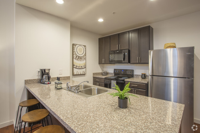 2BR, 2BA - 1,198SF - Kitchen