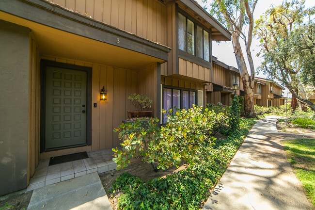 9743 Reseda Blvd unit Upstairs north bedro, Northridge, CA 91324 - photo 7