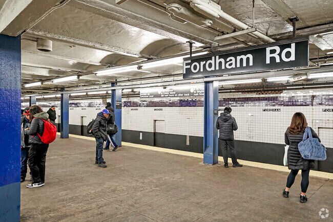 Locals of the Fordham Heights community waiting for the Fordham Rd B/D train.