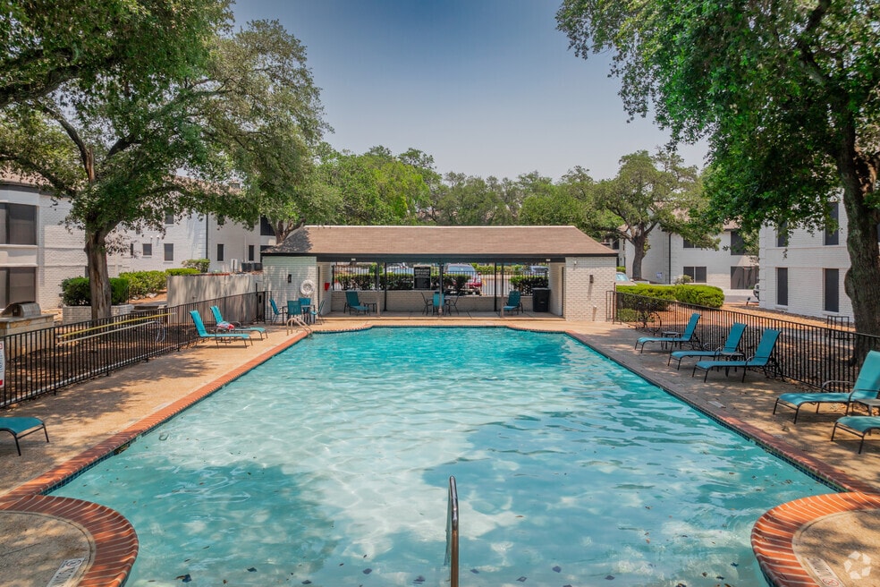 The Landmark at Alamo Heights